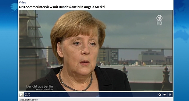 Screenshot: ARD Unbewegtes Mienenspiel: Die Kanzlerin lässt sich nicht in die Karten schauen. Screenshot: ARD