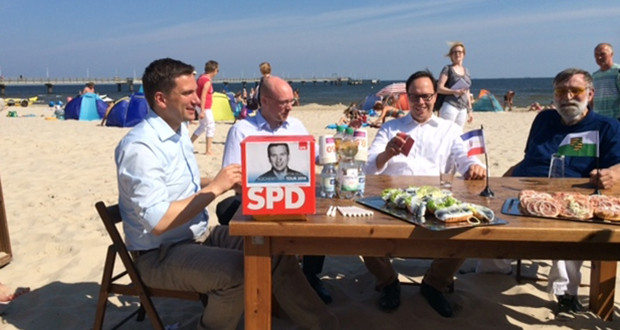 Foto: SPD Sachsen Stimmen statt Schwimmen: SPD-Spitzenkandidat Dulig beim Wahlkampf an der Ostsee. Foto: SPD Sachsen