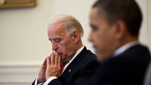 Joe Biden im Gespräch mit Barack Obama. Foto: Pete Souza/White House/Flickr