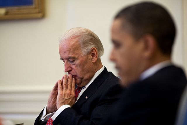 Joe Biden im Gespräch mit Barack Obama. Foto: Pete Souza/White House/Flickr