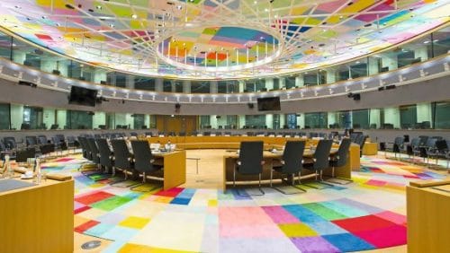 Der Sitzungssaal S3 im Europagebäude. Hier kommen die Vertreter der Mitgliedsländer, der EU-Kommission und des EU-Rats zusammen.