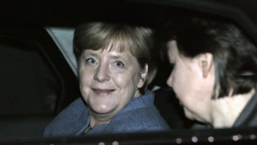Im Februar 1992 begegneten sich Angela Merkel und Beate Baumann zum ersten Mal – inzwischen arbeiten sie seit 27 Jahren zusammen. (c) AP Photo/Gero Breloer