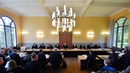 Im Sitzungssaal des Thüringer Verfassungs­gerichtshofs in ­Weimar erlitt das Paritäts­gesetz der rot-rot-­grünen Landes­regierung im Juni eine Schlappe. (c) picture alliance / Martin Schutt/dpa-Zentralbild/dpa