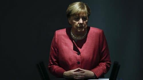 Bundes­kanzlerin Angela ­Merkel spricht ­während der ­Debatte über den deutschen Haushalt 2021 im Deutschen Bundestag Ende ­September. (c) picture alliance/AP Photo/Markus Schreiber