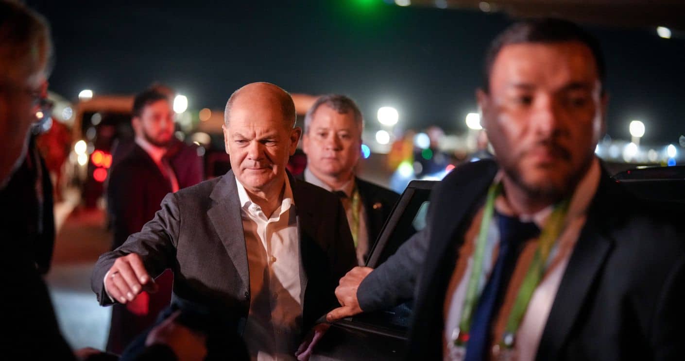 Bundeskanzler Olaf Scholz landet im November in Rio de Janeiro zum G20-Gipfel. (c) picture alliance/dpa/Kay Nietfeld