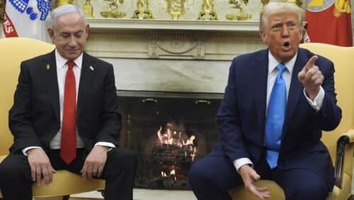 Da staunte auch der israelische Premierminister Benjamin Netanjahu nicht schlecht. Donald Trump verstörte im Februar mit seiner Vision, Gaza in ein Ferienresort umzubauen – ohne seine Einwohner.(c) picture alliance/ASSOCIATED PRESS/Evan Vucci