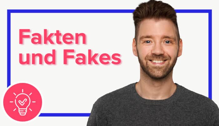 Mann mit kurzem Haar lächelt vor einem hellen Hintergrund, umgeben von Text "Fakten und Fakes" und einem Symbol.