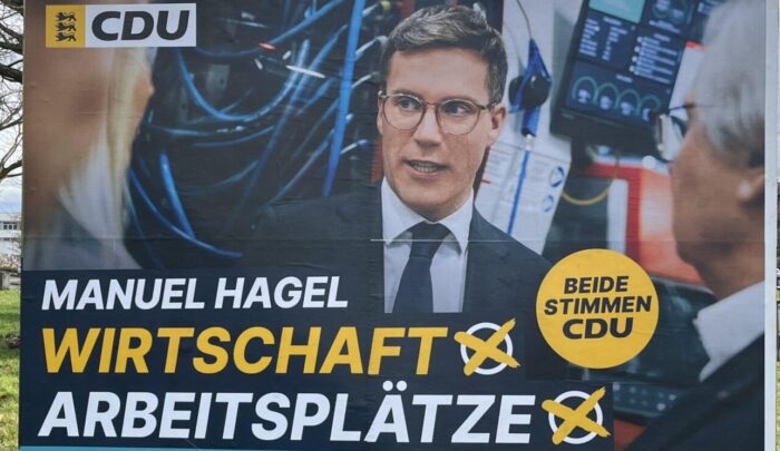 Plakat der CDU mit Manuel Hagel, Slogan zu Wirtschaft und Arbeitsplätzen, technische Hintergrundgrafik.