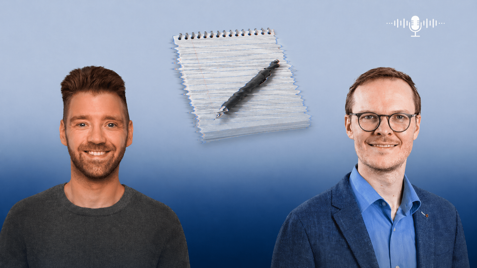 Zwei Männer stehen nebeneinander, ein Notizblock und ein Stift sind im Hintergrund sichtbar.