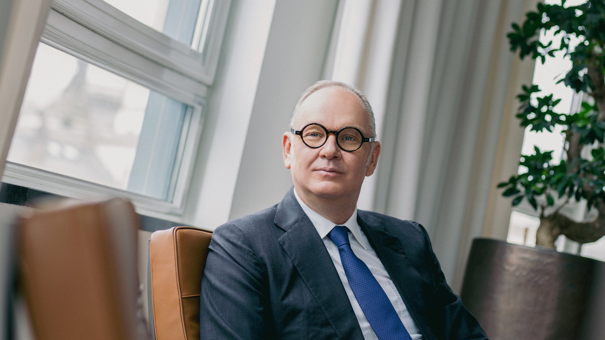 Harald Christ, Unternehmer und Investor, sitzend in einem Büro