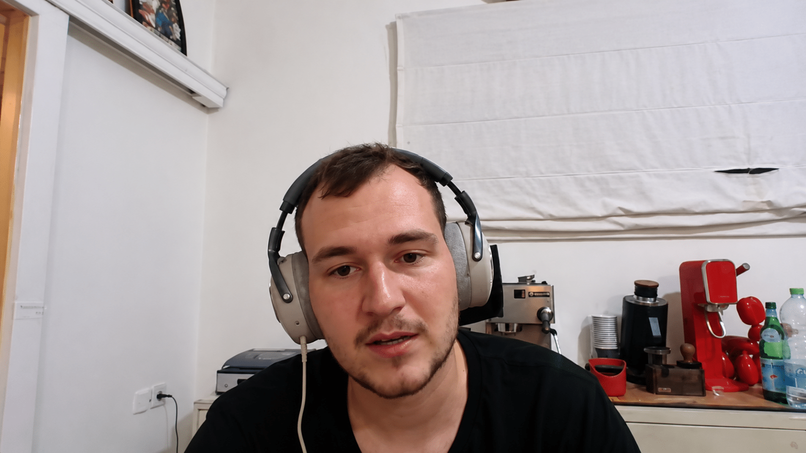 Tomer Zadik überlebte den Hamas-Angriff auf das Nova-Festival vor drei Jahren. Für p&k hat er erneut mit Carsten Ovens gesprochen. Foto: Screenshot ELNET-Videointerview